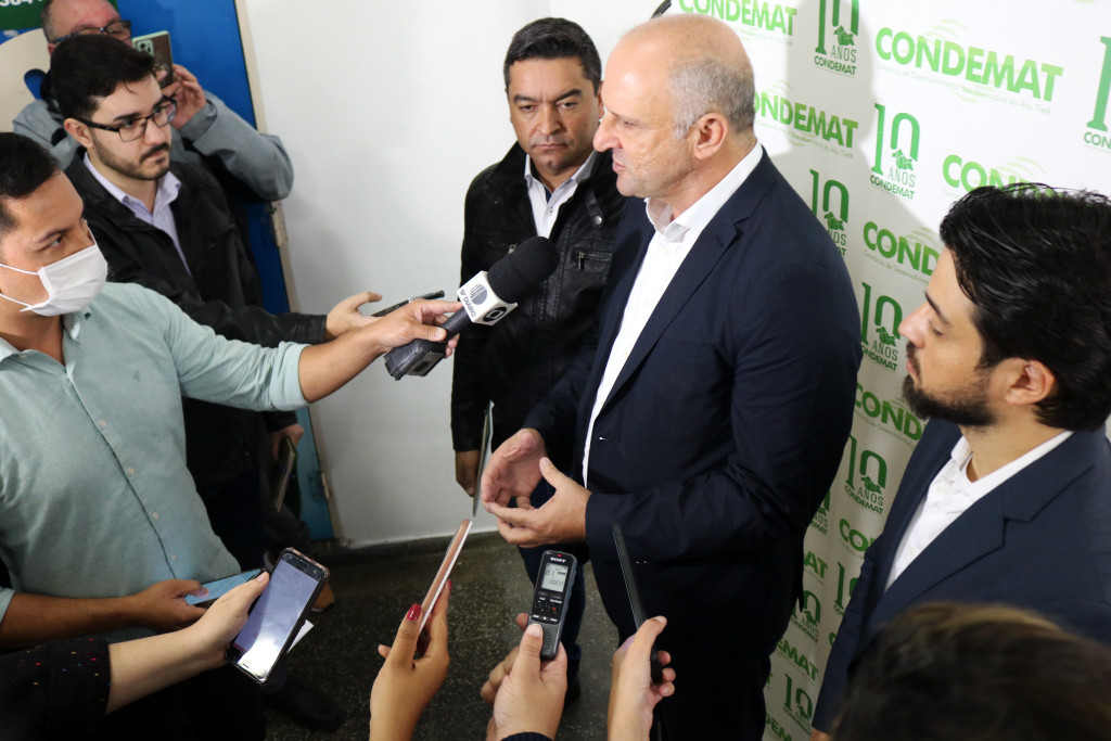 Secretário Estadual de Infraestrutura e Meio Ambiente, Fernando Chucre, atendeu a imprensa durante o seminário.