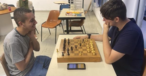 Diretoria de Esportes oferece curso de xadrez aos professores de Bertioga